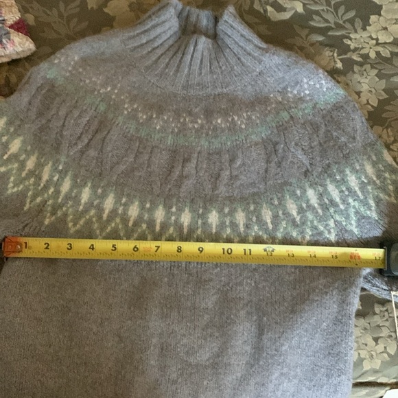 Artelier Nicole Miller Fate aisle cable sweater. - Picture 11 of 14